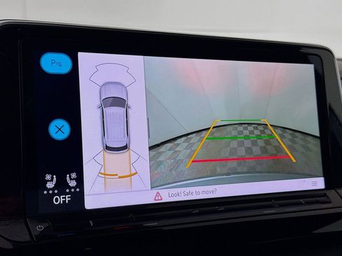 Used 2024 Volkswagen Atlas Cross Sport SE w/ Panoramic Sunroof Package image 17