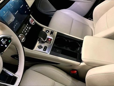 Certified 2025 Jaguar F-PACE R-Dynamic S image 19