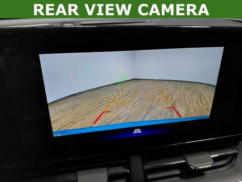 Used 2025 Chevrolet Trax LT w/ LT Convenience Package image 6