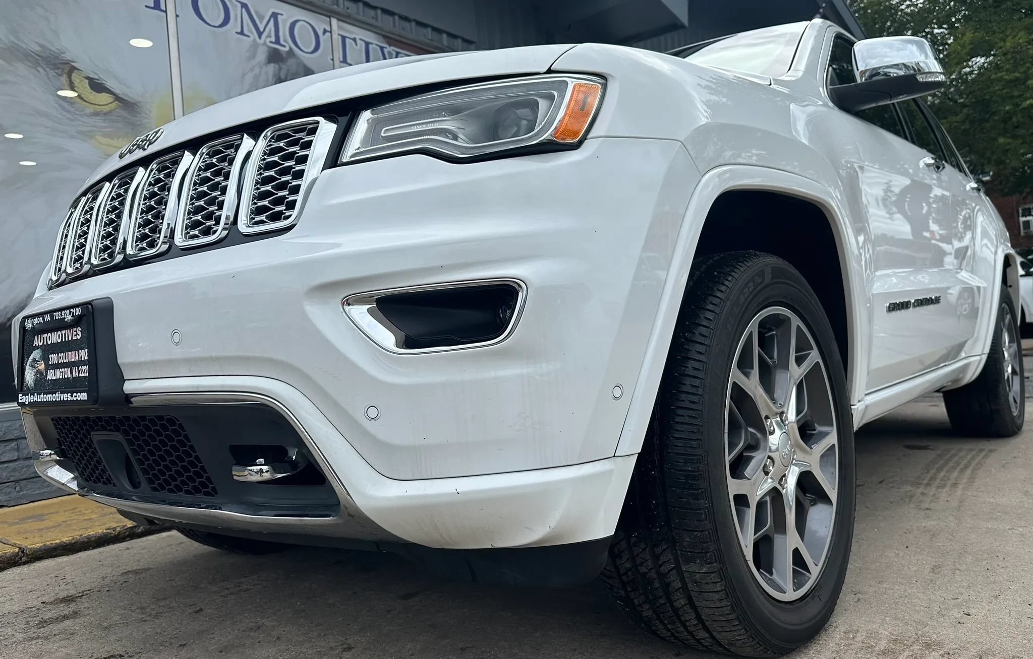 Used 2019 Jeep Grand Cherokee Overland AWD/4WD image 7