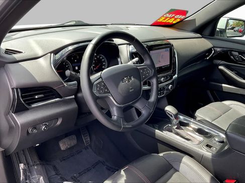 Used 2023 Chevrolet Traverse RS FWD image 14