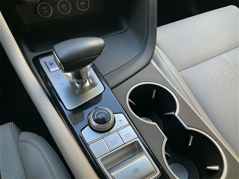 Used 2023 Genesis G70 2.0T image 24