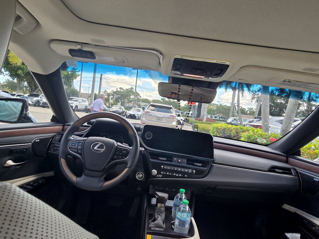 Used 2025 Lexus ES 350 Ultra Luxury w/ Accessory Package (Z2) FWD image 7