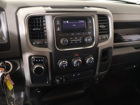 Used 2020 RAM 1500 Tradesman w/ Chrome Appearance Group RWD image 5