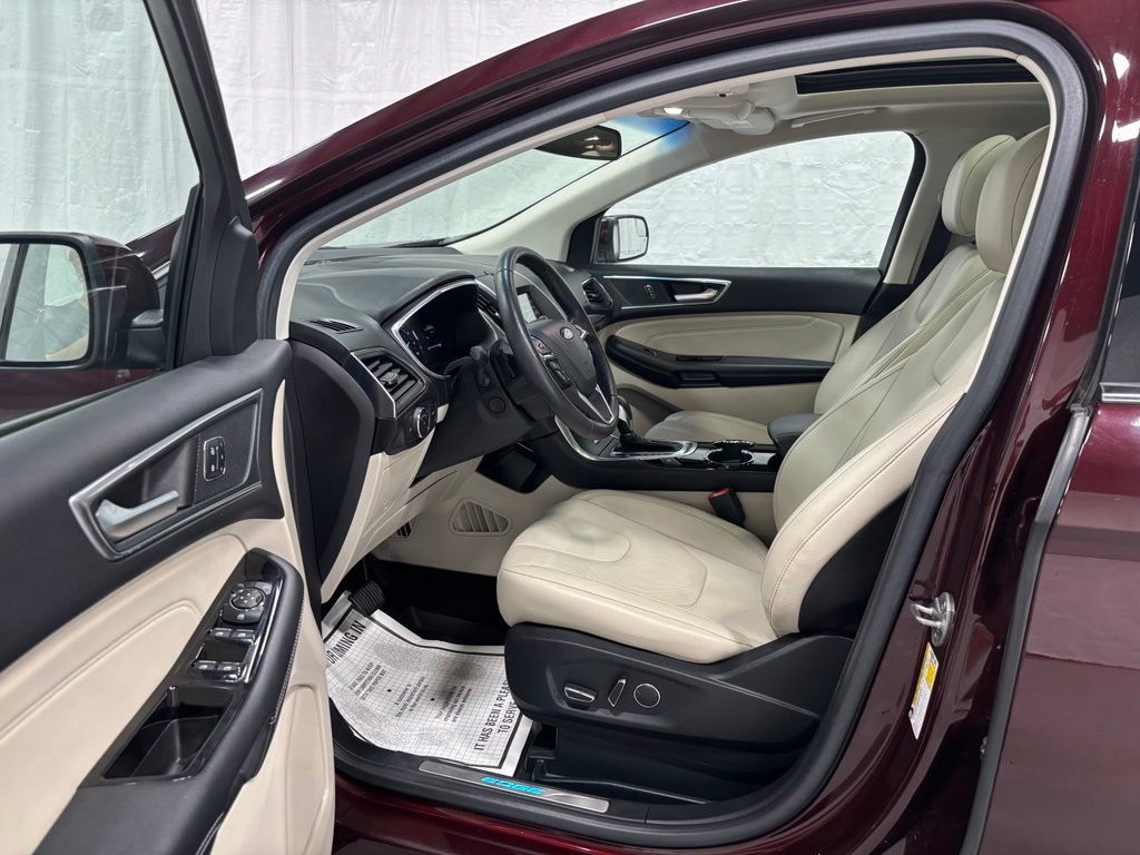 Used 2018 Ford Edge Titanium w/ Equipment Group 301A AWD/4WD image 10