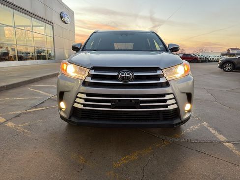 Used 2017 Toyota Highlander XLE image 8