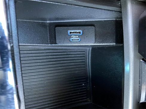 Used 2021 Ford Expedition XLT image 14