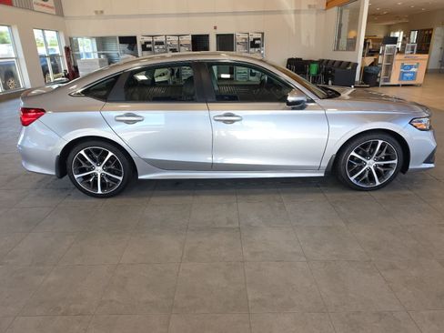 Used 2023 Honda Civic Touring image 6