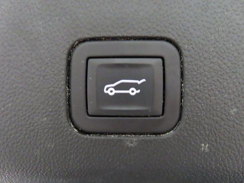 Used 2025 GMC Yukon Elevation w/ LPO, Floor Liner Package image 38