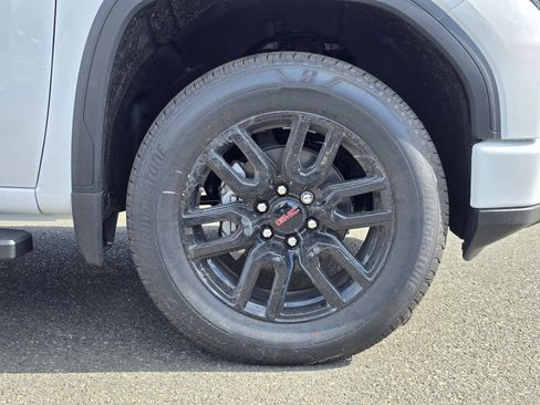 New 2025 GMC Sierra 1500 Elevation image 9