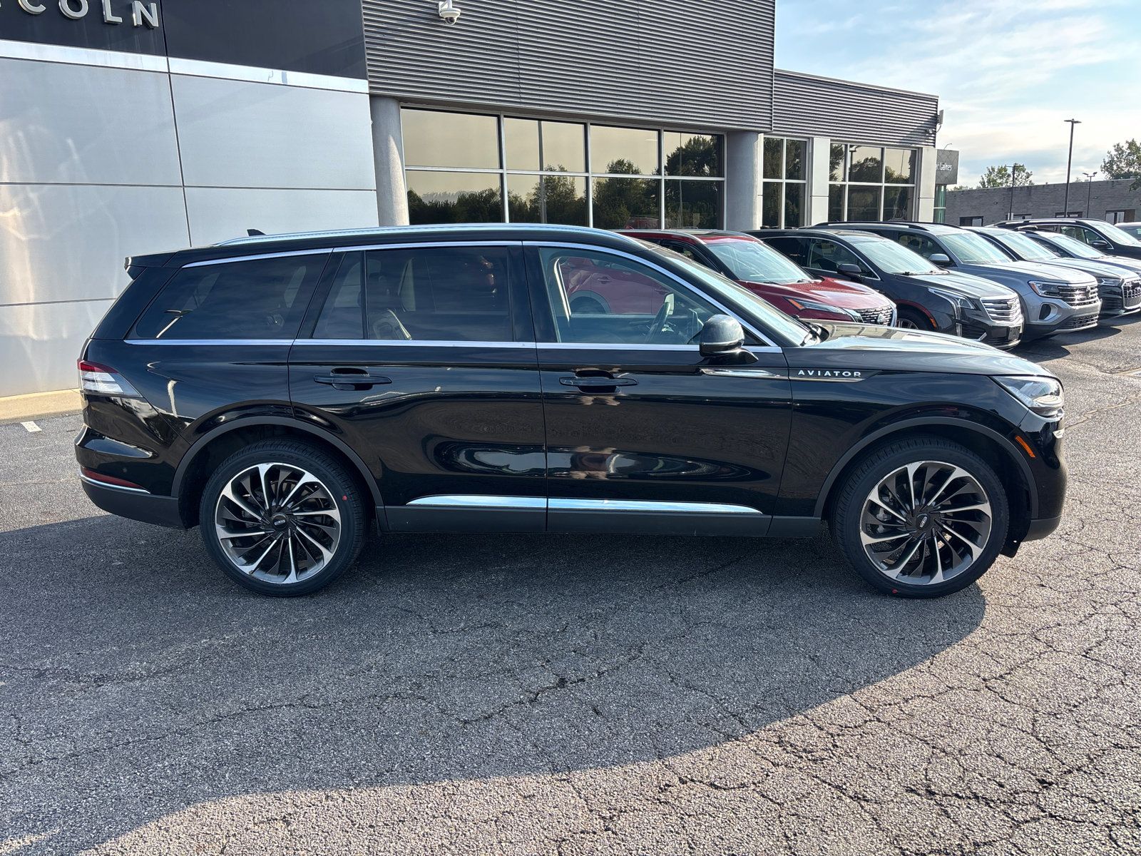 Certified 2024 Lincoln Aviator Reserve w/ Equipment Group 201A AWD/4WD image 8
