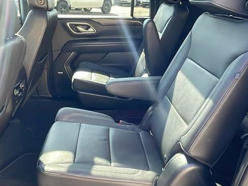 Used 2022 Chevrolet Suburban Z71 w/ Luxury Package image 13