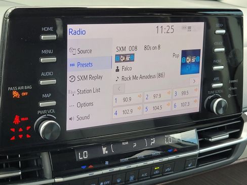 Used 2023 Toyota Sienna XLE image 12