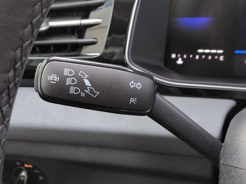 Used 2025 Volkswagen Jetta SE FWD image 24