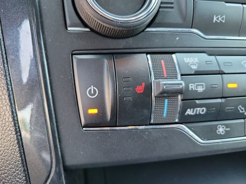 Used 2017 Ford Explorer XLT w/ Equipment Group 202A FWD image 16