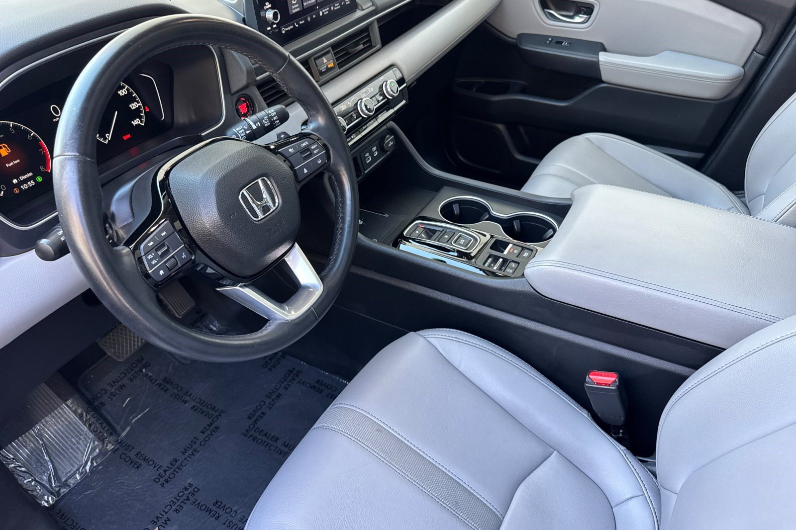 Used 2025 Honda Pilot Touring image 4