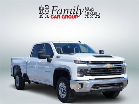 Used 2024 Chevrolet Silverado 2500 LT w/ Convenience Package image 2