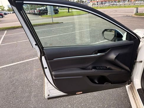 Used 2018 Toyota Camry XLE w/ Audio Package FWD image 12