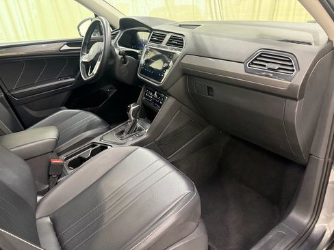Used 2024 Volkswagen Tiguan SE image 28
