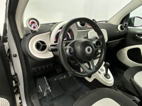 Used 2016 smart fortwo passion image 28