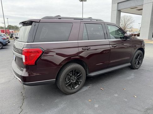 Certified 2024 Ford Expedition XLT image 3