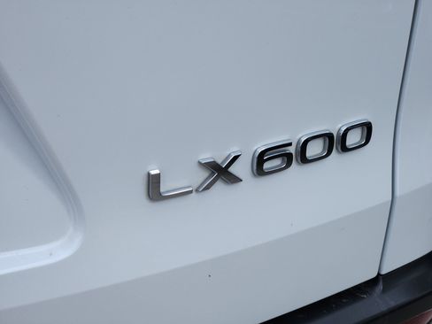 Used 2024 Lexus LX 600 4WD w/ Appearance Package image 39