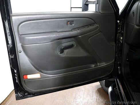 Used 2006 GMC Sierra 2500 SLE w/ Snow Plow Prep Package image 20