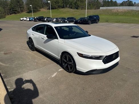 Used 2024 Honda Accord Sport image 3