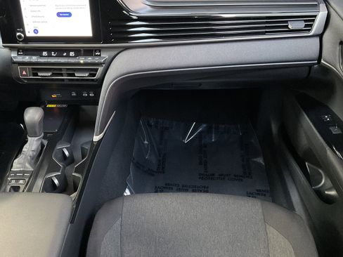 Used 2025 Toyota Camry LE image 25