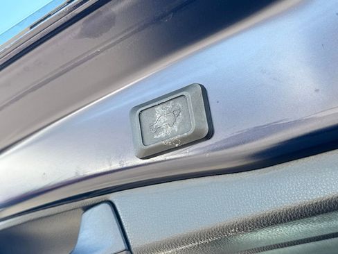 Used 2021 Toyota RAV4 SE image 8