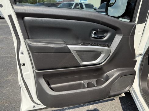Used 2018 Nissan Titan PRO-4X image 12
