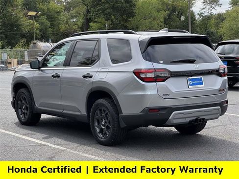 Used 2025 Honda Pilot TrailSport image 3
