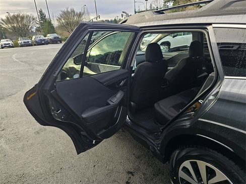 Used 2023 Subaru Outback Premium image 16