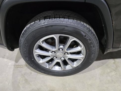 Used 2014 Jeep Grand Cherokee Limited image 18