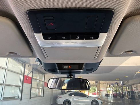 Used 2025 Nissan Rogue SV AWD/4WD image 17