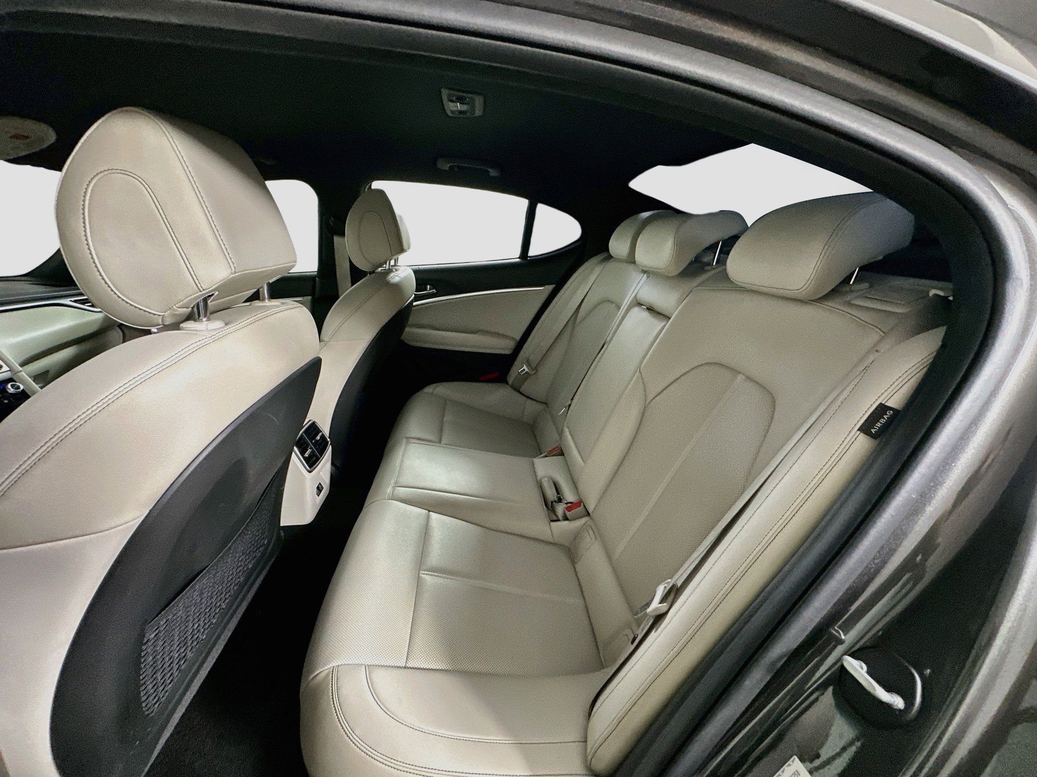 Used 2025 Genesis G70 2.5T RWD image 27