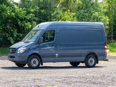 Used 2018 Mercedes-Benz Sprinter 2500 image 3