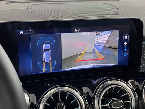 Used 2025 Mercedes-Benz GLB 250 4MATIC image 24