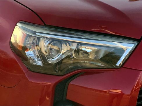 Used 2017 Toyota 4Runner SR5 Premium image 25