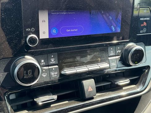 Used 2023 Toyota Highlander L FWD image 23