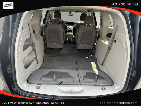 Used 2018 Chrysler Pacifica Touring Plus FWD image 28
