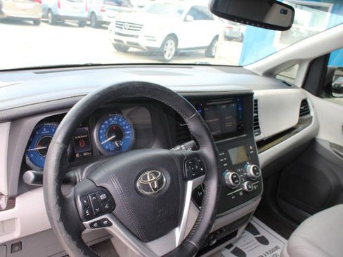 Used 2015 Toyota Sienna XLE FWD image 14