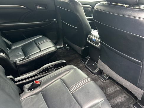 Used 2017 Toyota Highlander XLE image 30