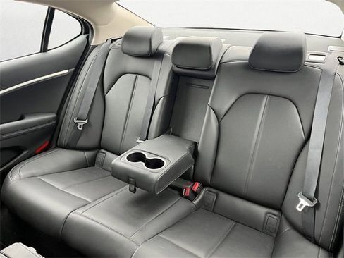 Used 2022 Genesis G70 2.0T image 14