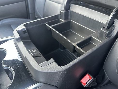 Certified 2025 Chevrolet Suburban Z71 image 13