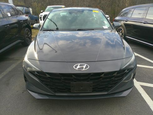 Used 2023 Hyundai Elantra Blue image 3