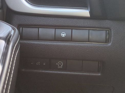 Used 2023 Nissan Rogue SV FWD image 17