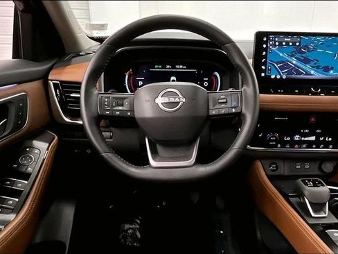 Used 2025 Nissan Rogue Platinum AWD/4WD image 6