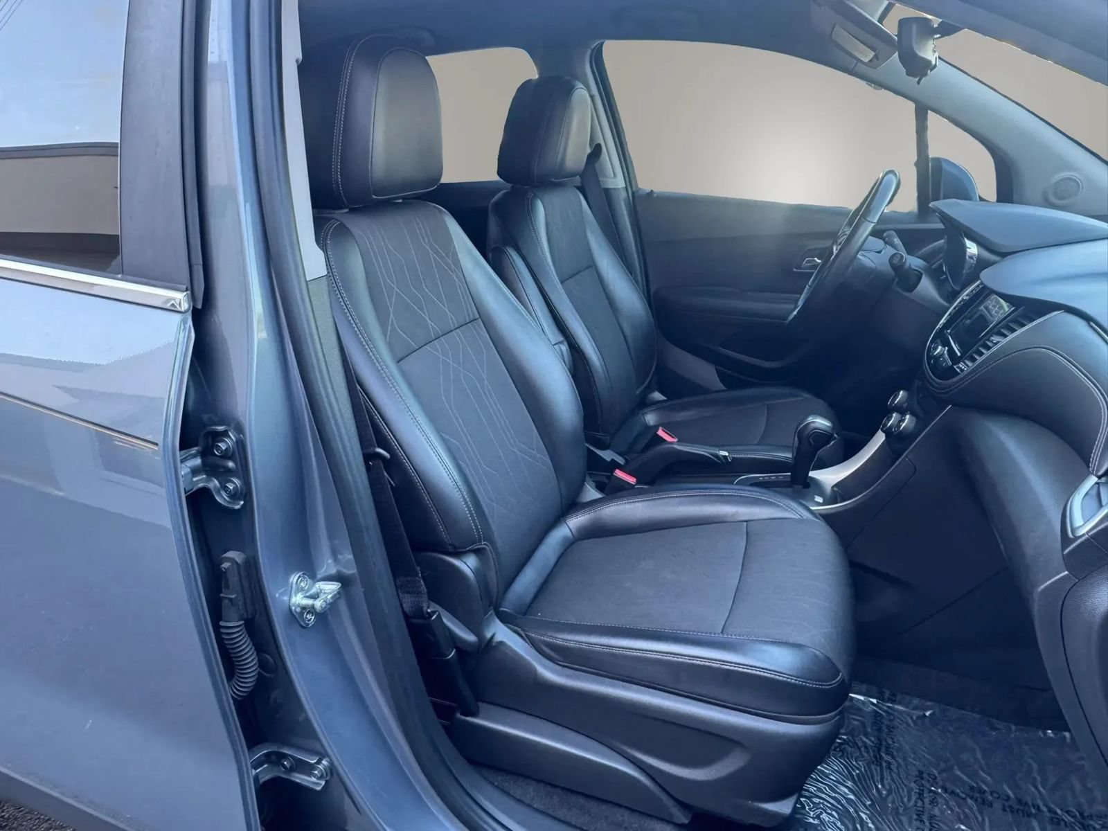 Used 2019 Chevrolet Trax LT w/ LT Convenience Package AWD/4WD image 31