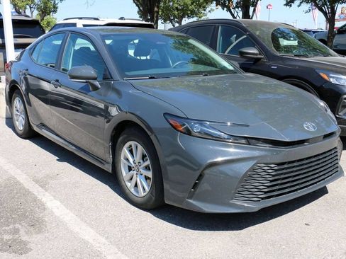 Used 2025 Toyota Camry LE FWD image 4